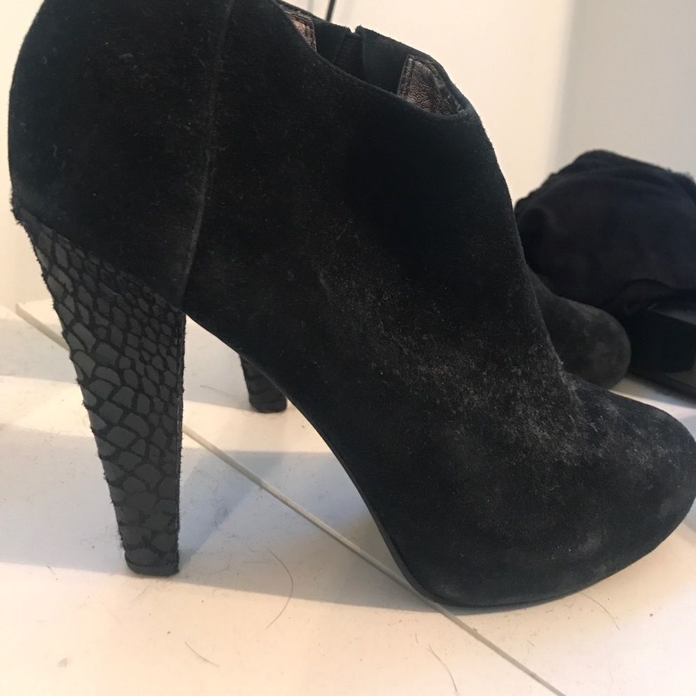 Steve Madden Boot Heels 8 Black Suede Snake Heel